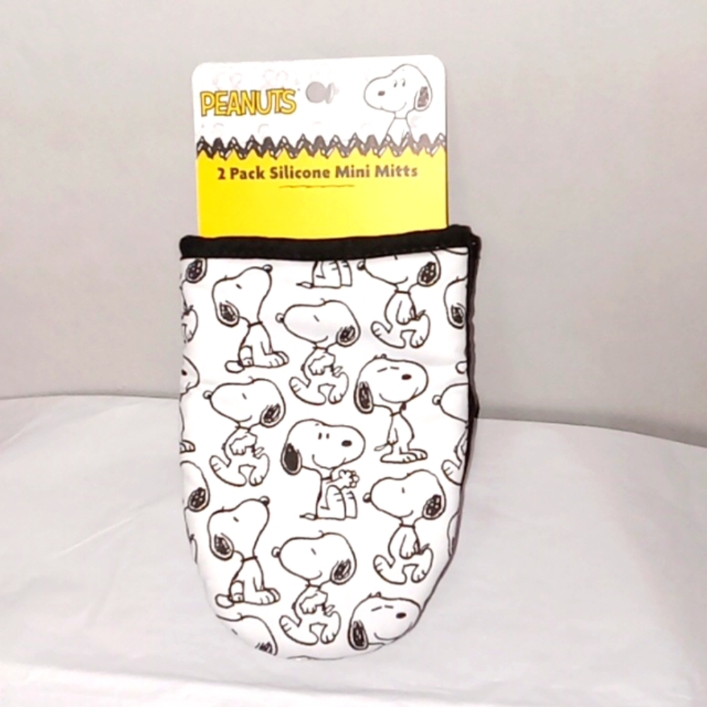 Peanuts Snoopy Mini Mitts 2 Pack